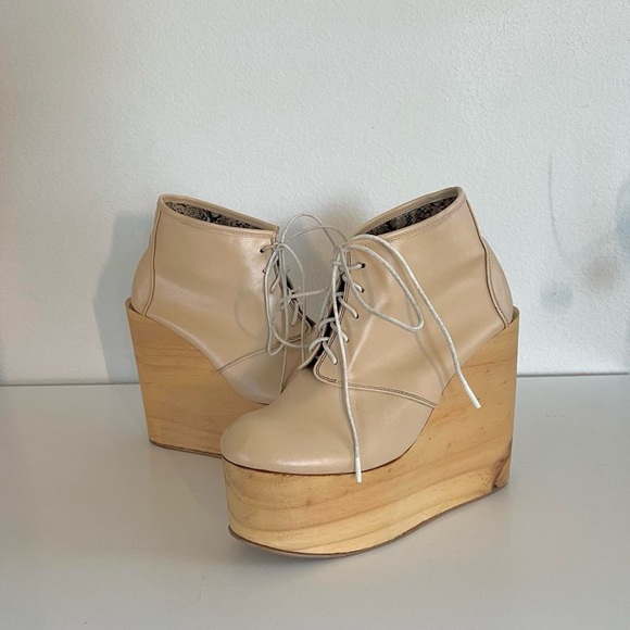 Deandri Nude Leather Platform Wedges - Picture 2 of 8